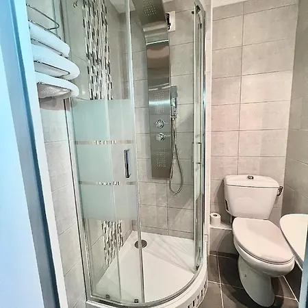 Kyriad Direct Bezannes Hotel 2*