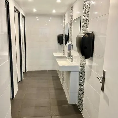 Kyriad Direct Bezannes Hotel 2*