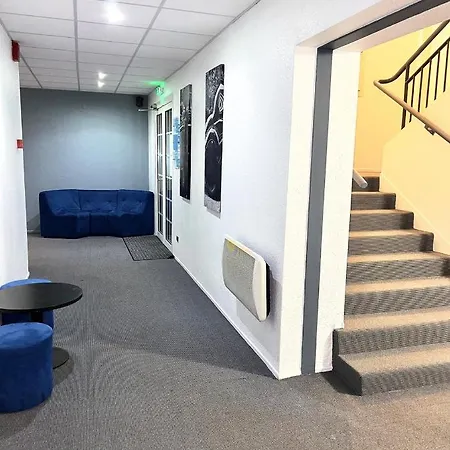 Kyriad Direct Bezannes 2*