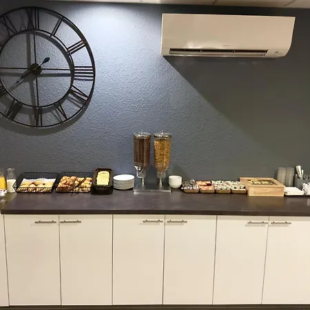 Kyriad Direct Bezannes Hotel