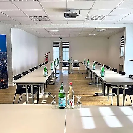 Kyriad Direct Bezannes Hotel 2*