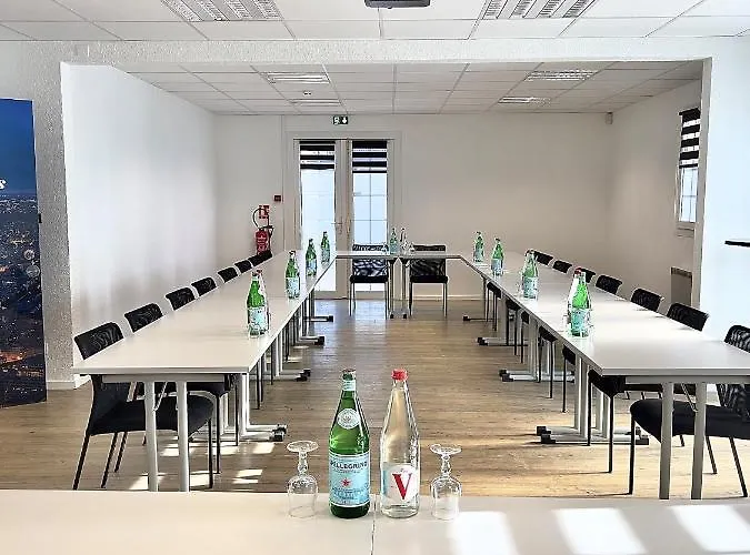 Kyriad Direct Bezannes 2* 랭스