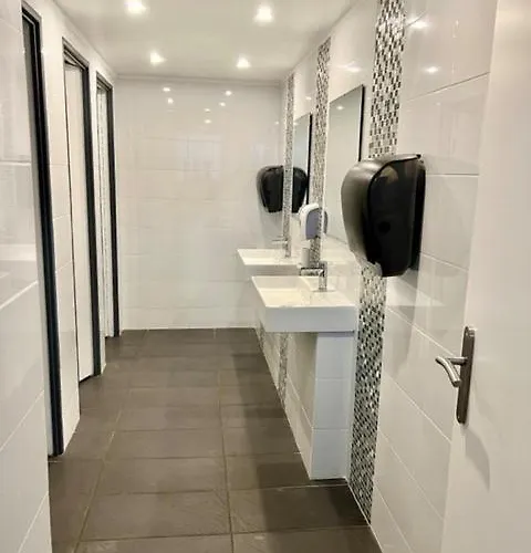 Kyriad Direct Bezannes Hotel 2*