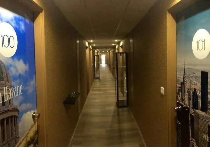 Kyriad Direct Bezannes 호텔